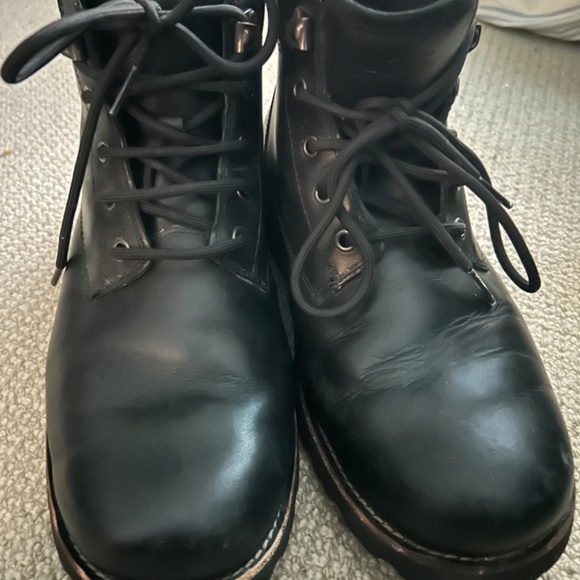 Ugg Winter Boots in Black size 9 men’s - Picture 4 of 6